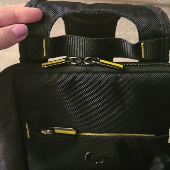 Solo Universal Active Tablet Sling Storm 10.2" Messenger Shoulder Backpack - Picture 6 of 10